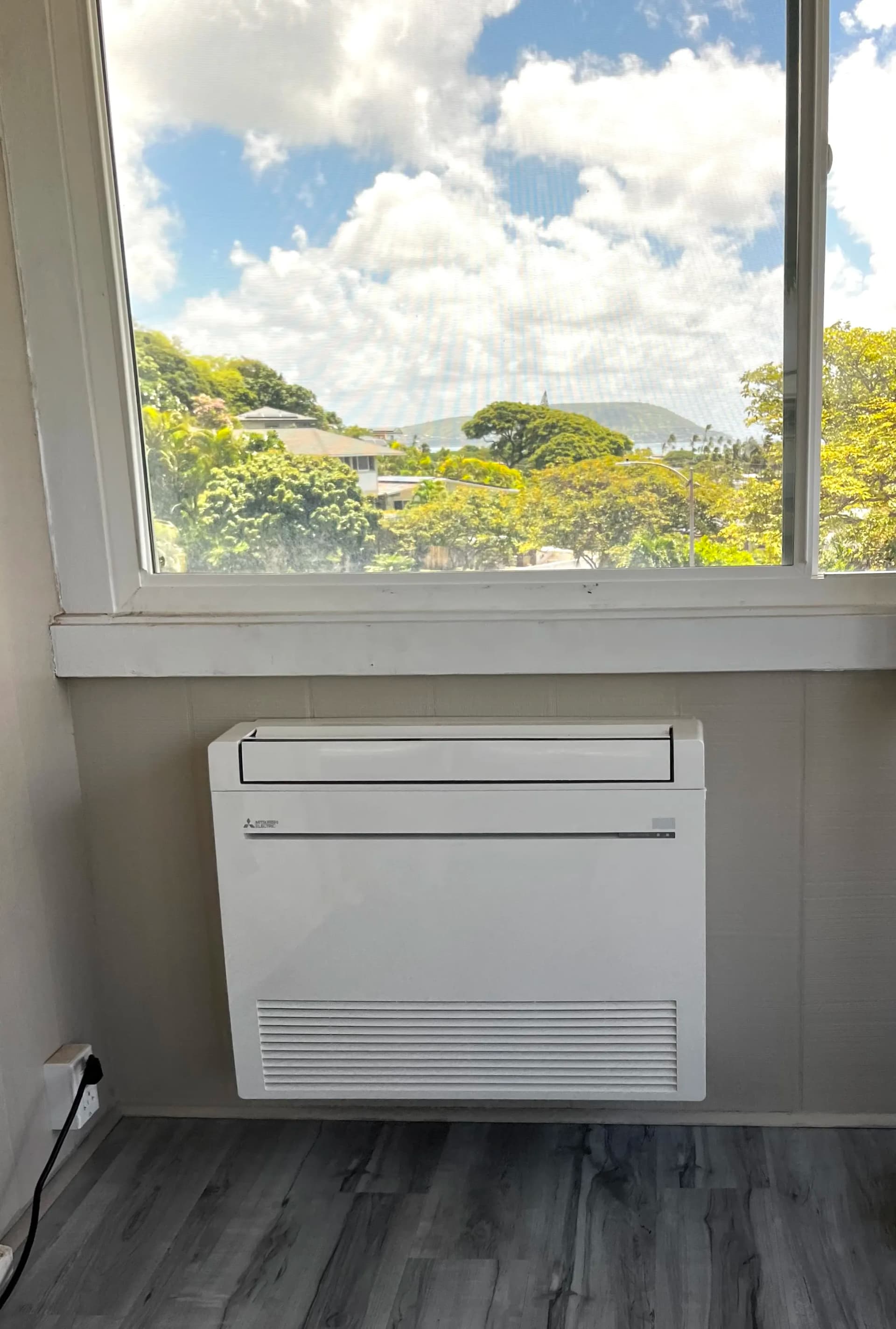 Floor-Mounted Mitsubishi Mini-Split Solves a Tricky Room image